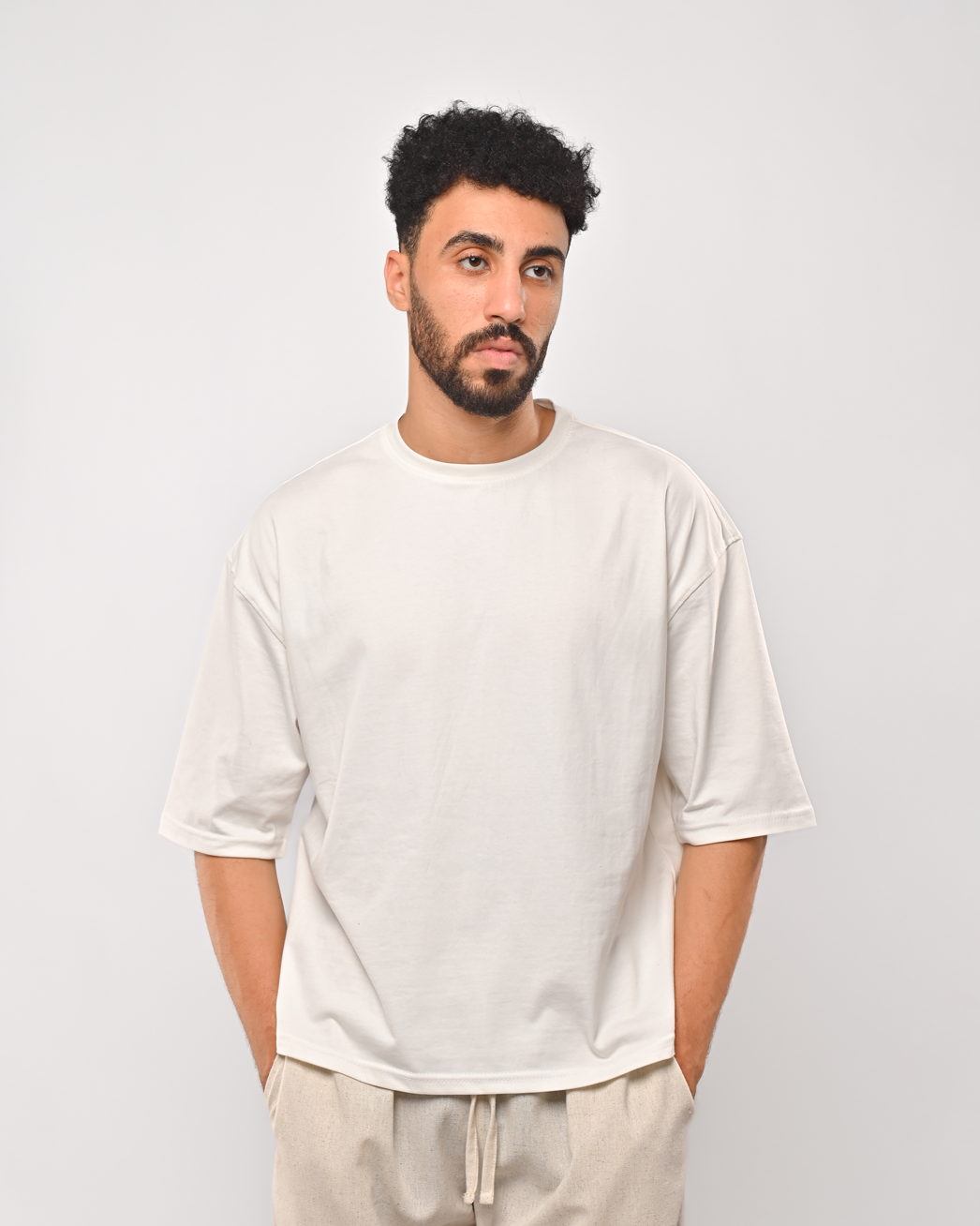 Basic white T-shirt box fit